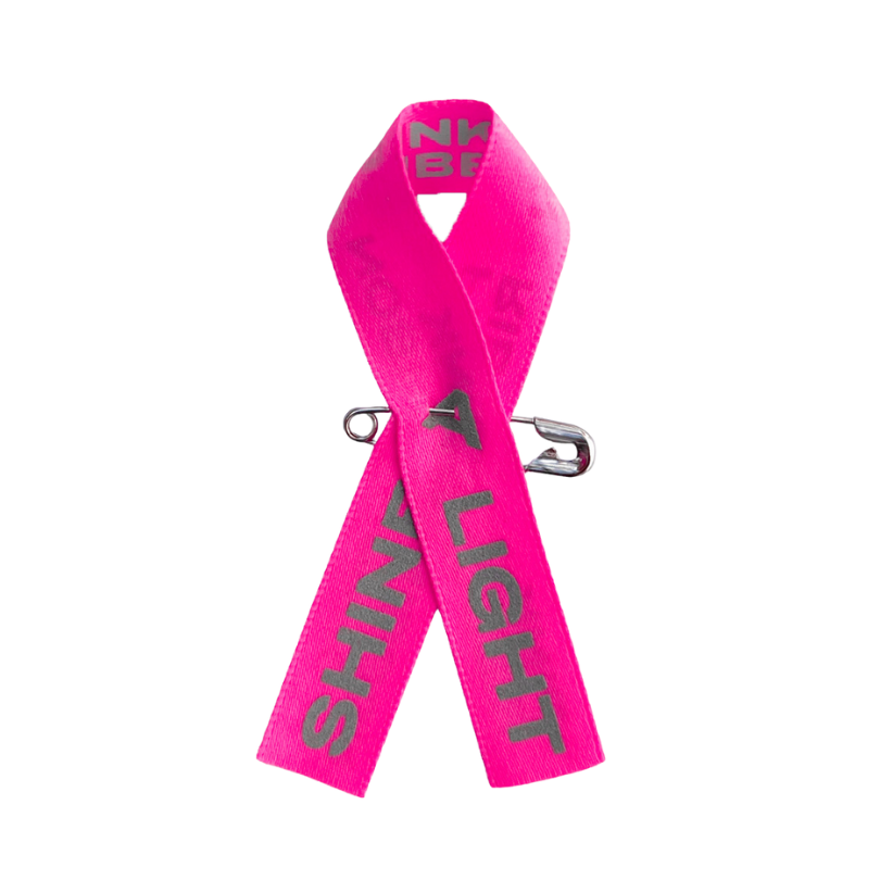 Pink Ribbon Lintje 2025. Neon Roze met reflecterende tekst 'Shine a light'