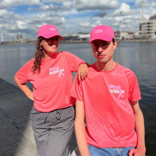 T-shirt de sport avec Pink Ribbon et texte "Take the next step in the fight against breast cancer" (Faites un pas de plus dans la lutte contre le cancer du sein)