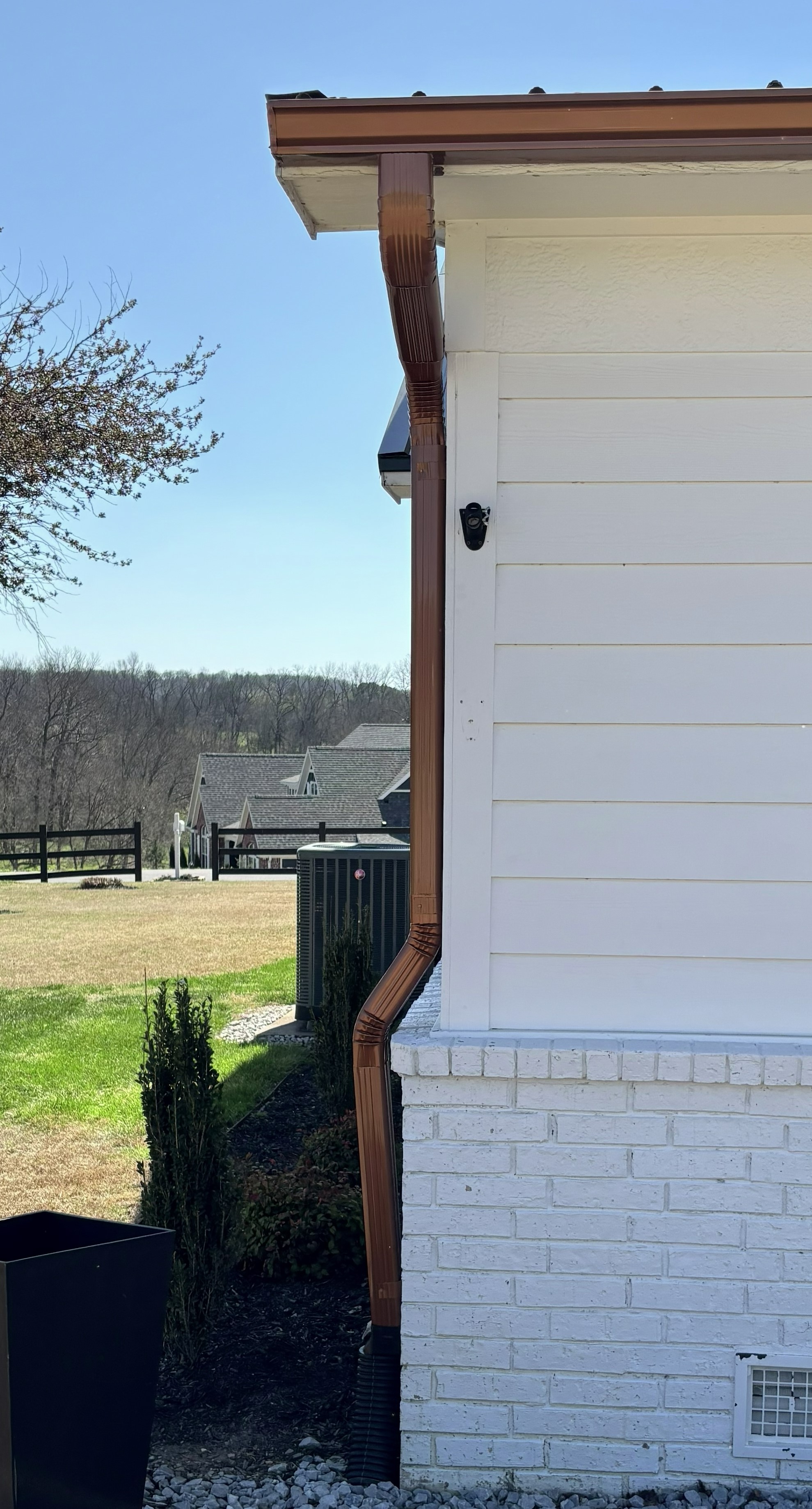 Dogwood Gutters installation of seamless gutters on a home in Bella Vista, AR.