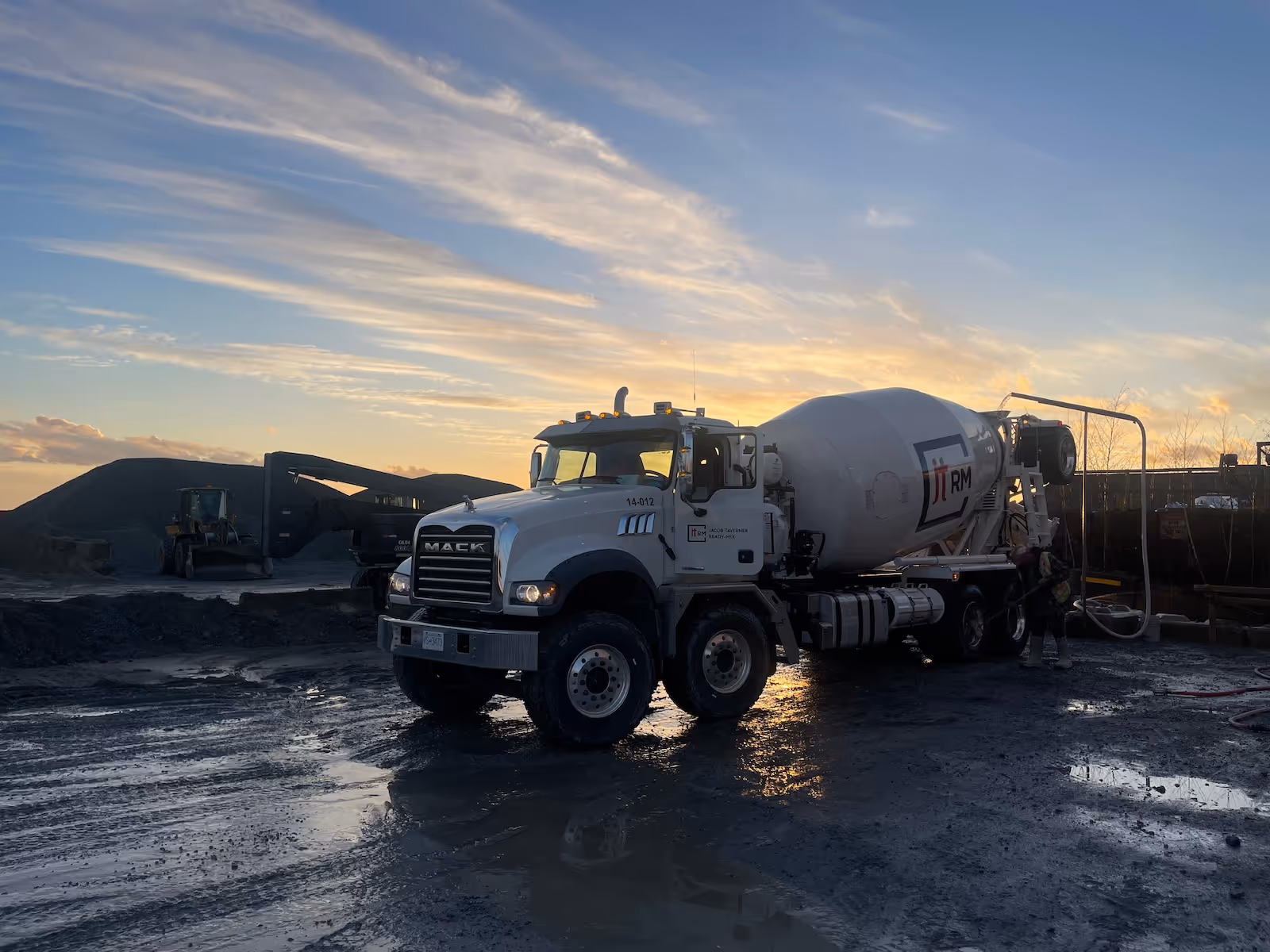 JT Ready Mix Concrete Mixer Truck