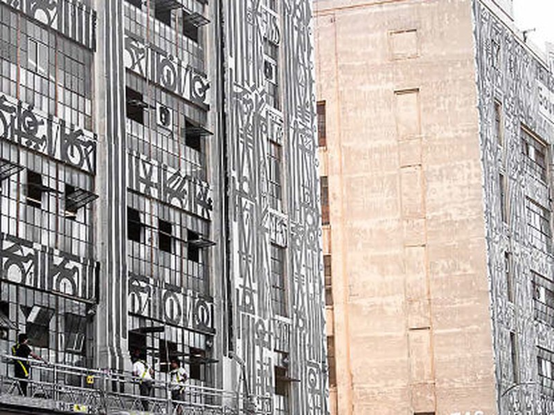 RETNA Indicates That He Strives for a Universal Visual Language