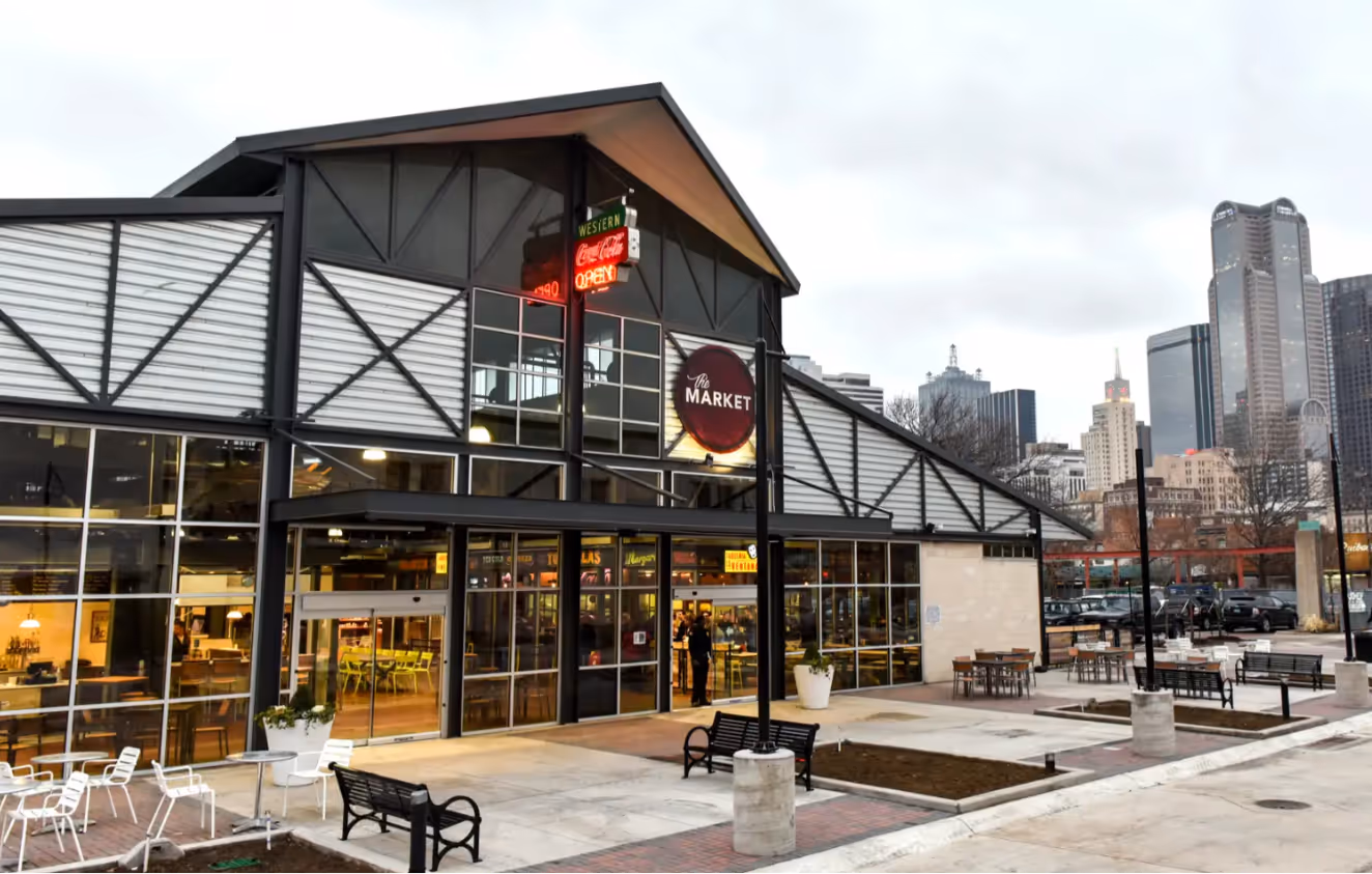 Taqueria La Ventana restaurant exterior in urban setting