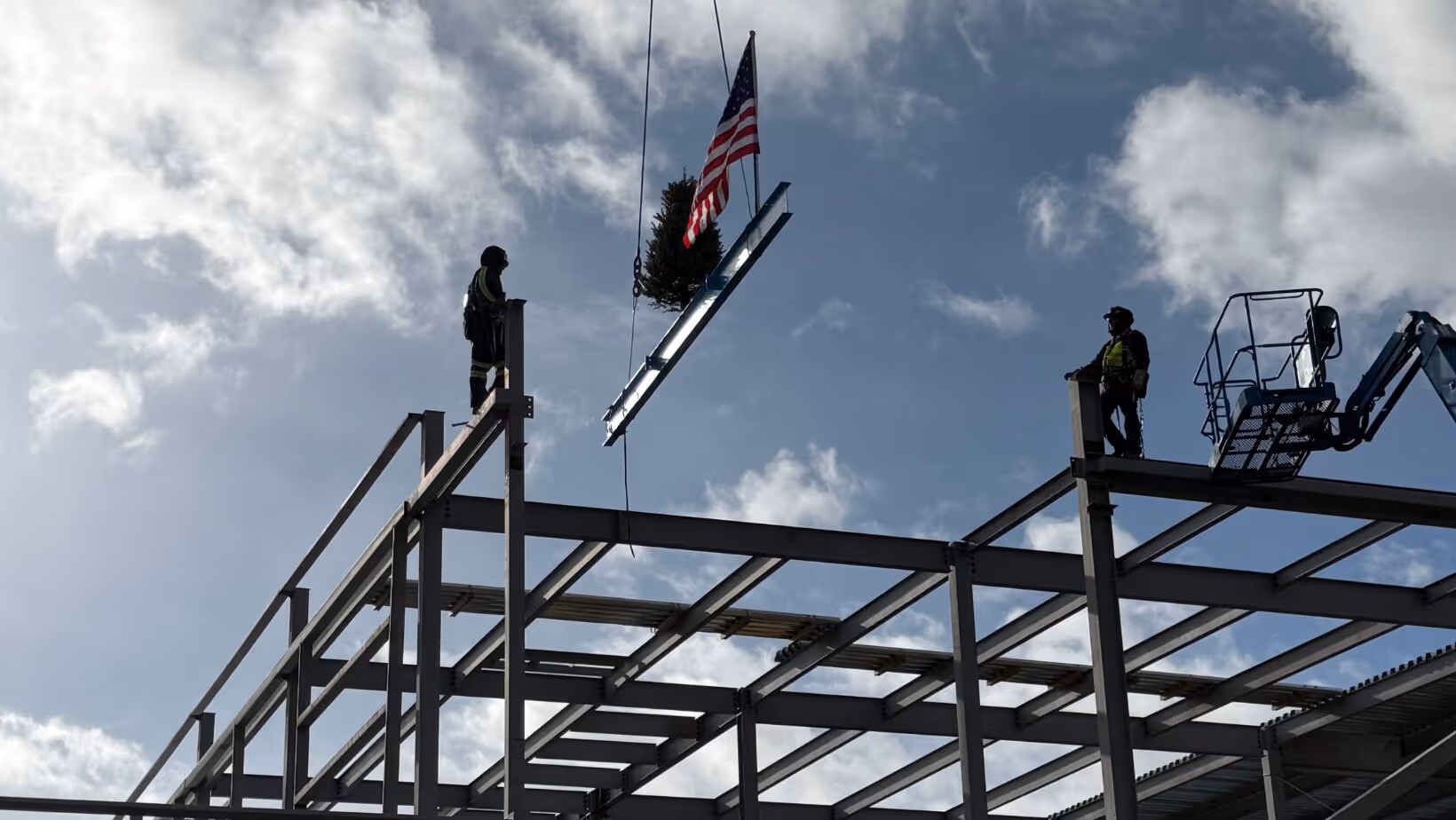 Topping Off Ceremony Marks Major Milestone For Serán Commercial Manufacturing Facility