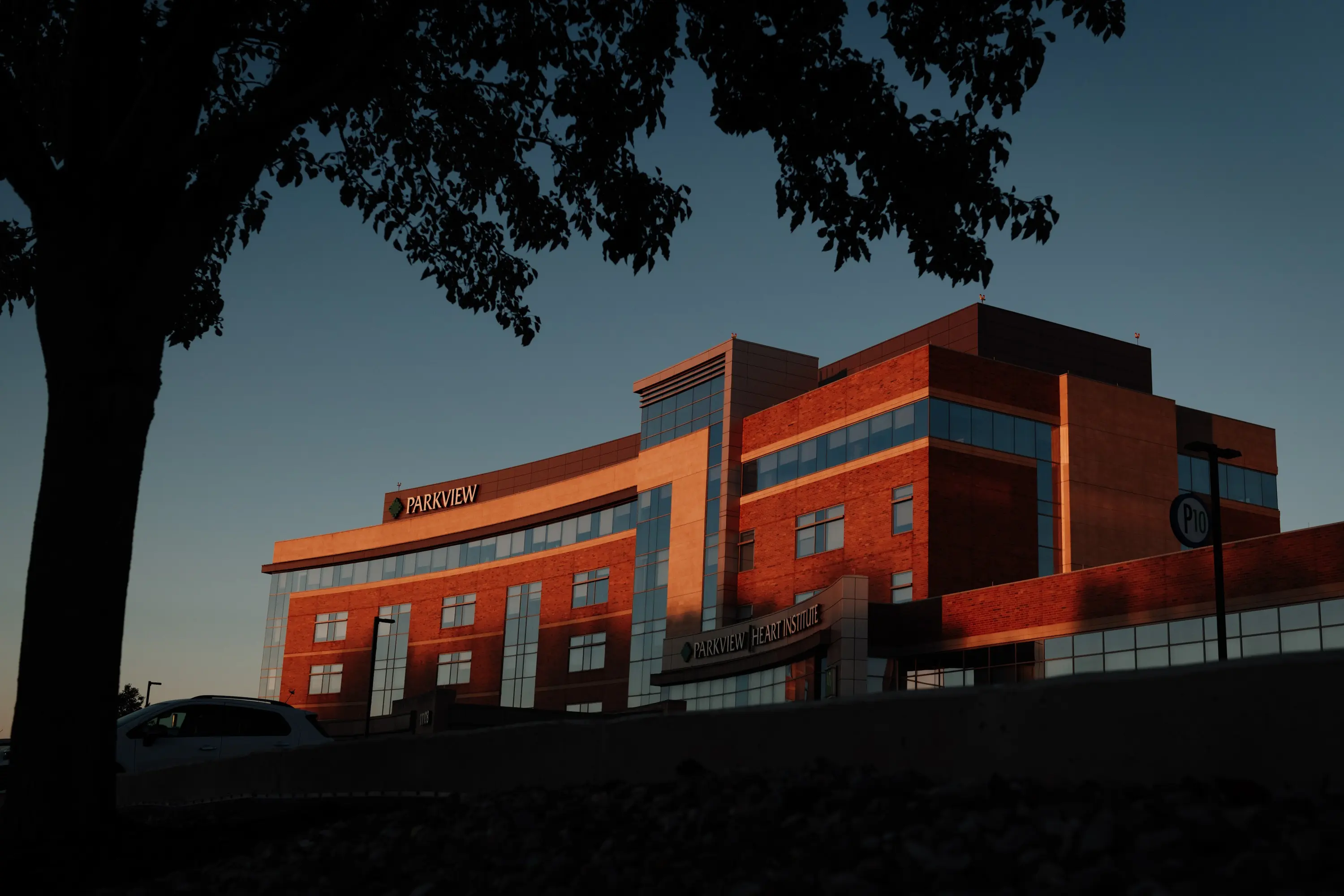 parkview heart institute exterior in sunset