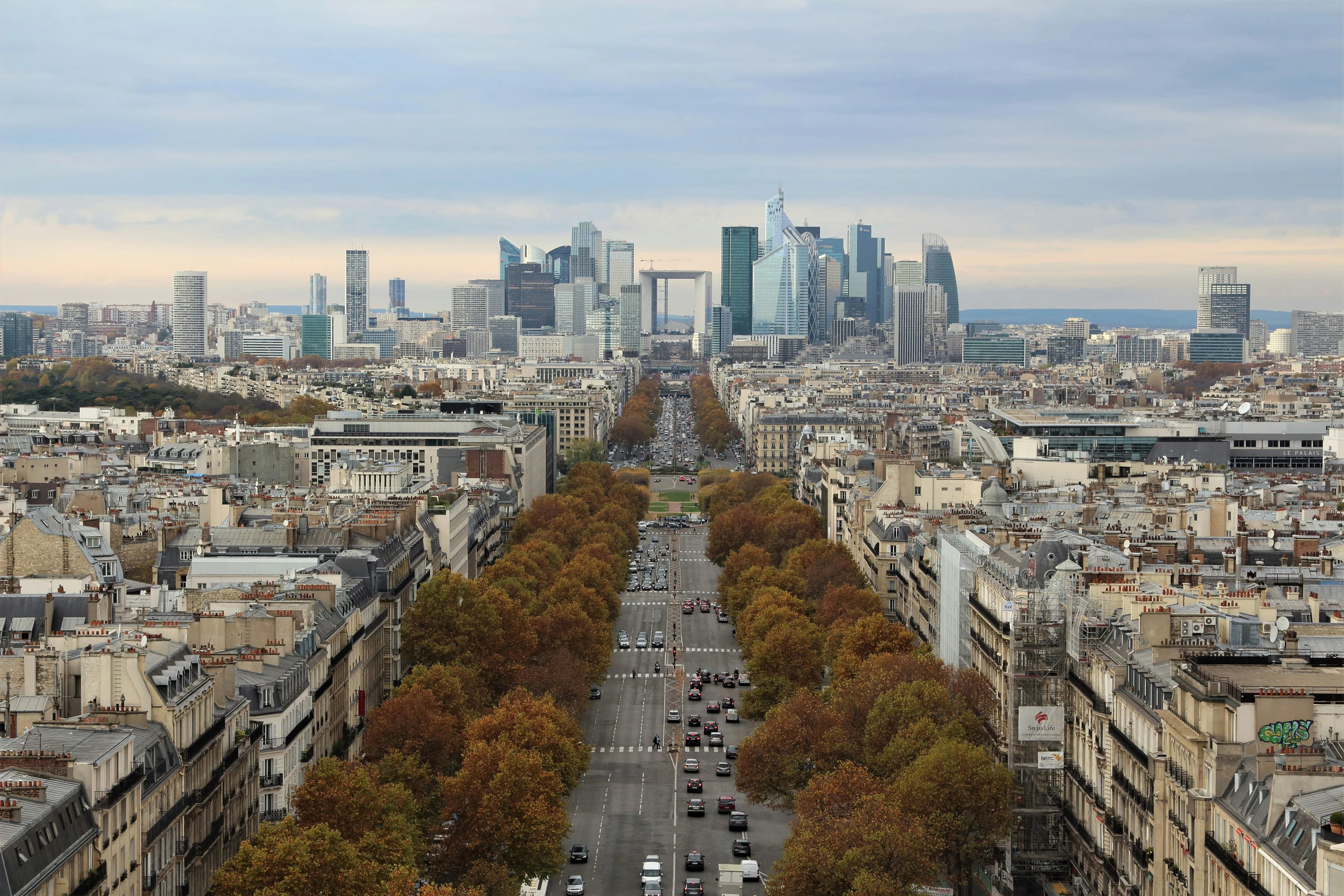 Vue du quartier d'affaires parisien où Neoptim accompagne ses clients en fiscalité locale