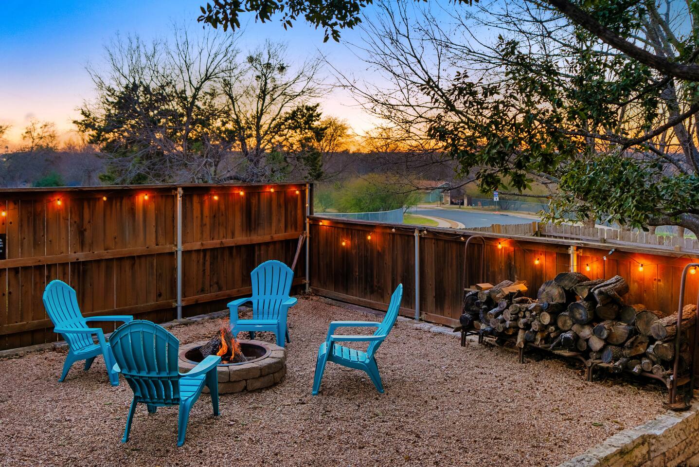 Cozy backyard patio at sunset at an Oikos-managed Austin vacation rental near SoCo and St. Elmo