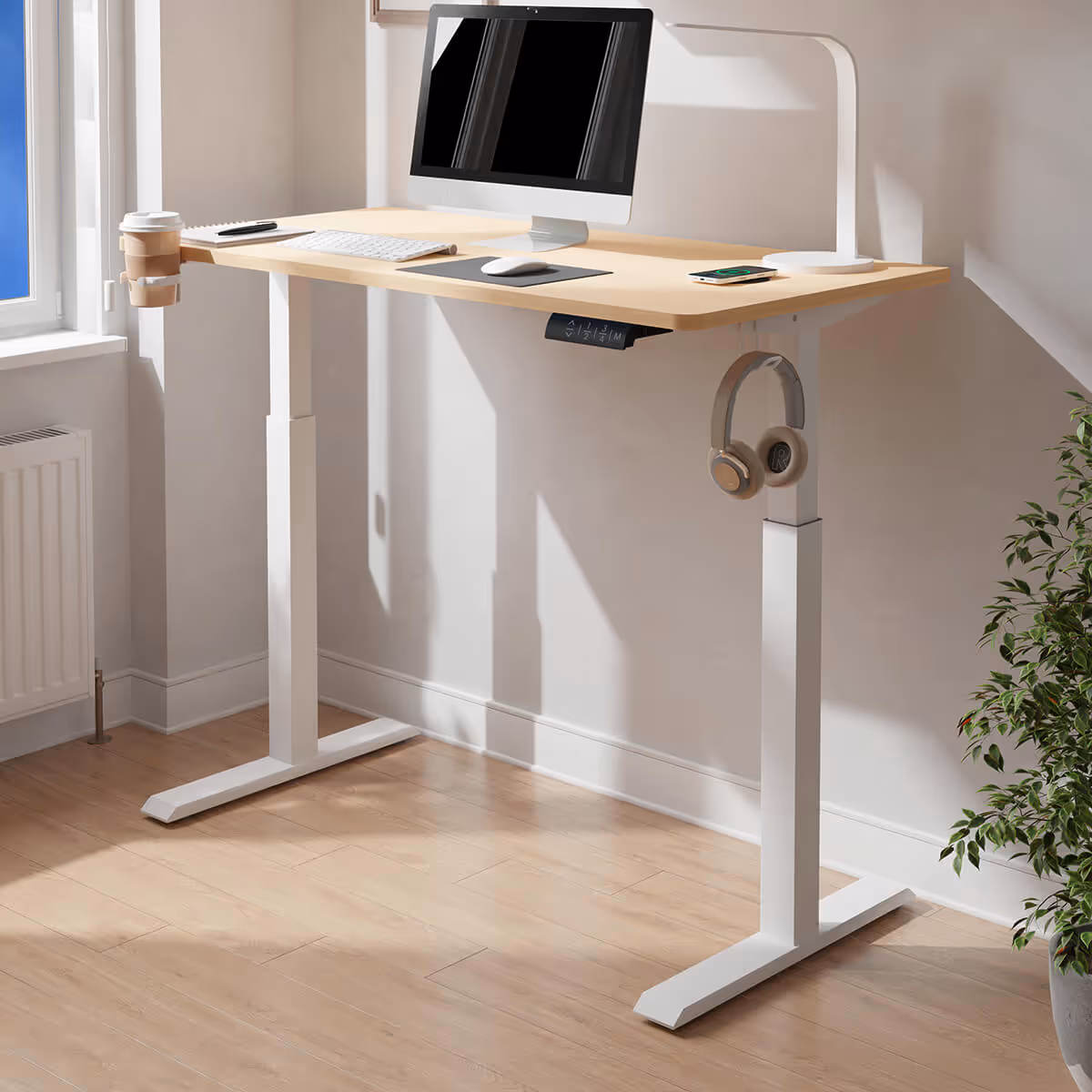 Hedda chair infront of the Gino sit stand desk