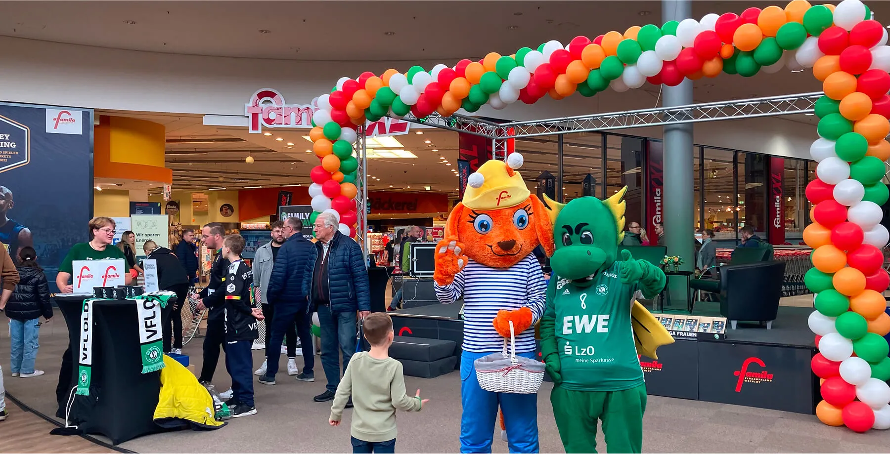 Maskottchen beim Famila-Event im Einkaufszentrum