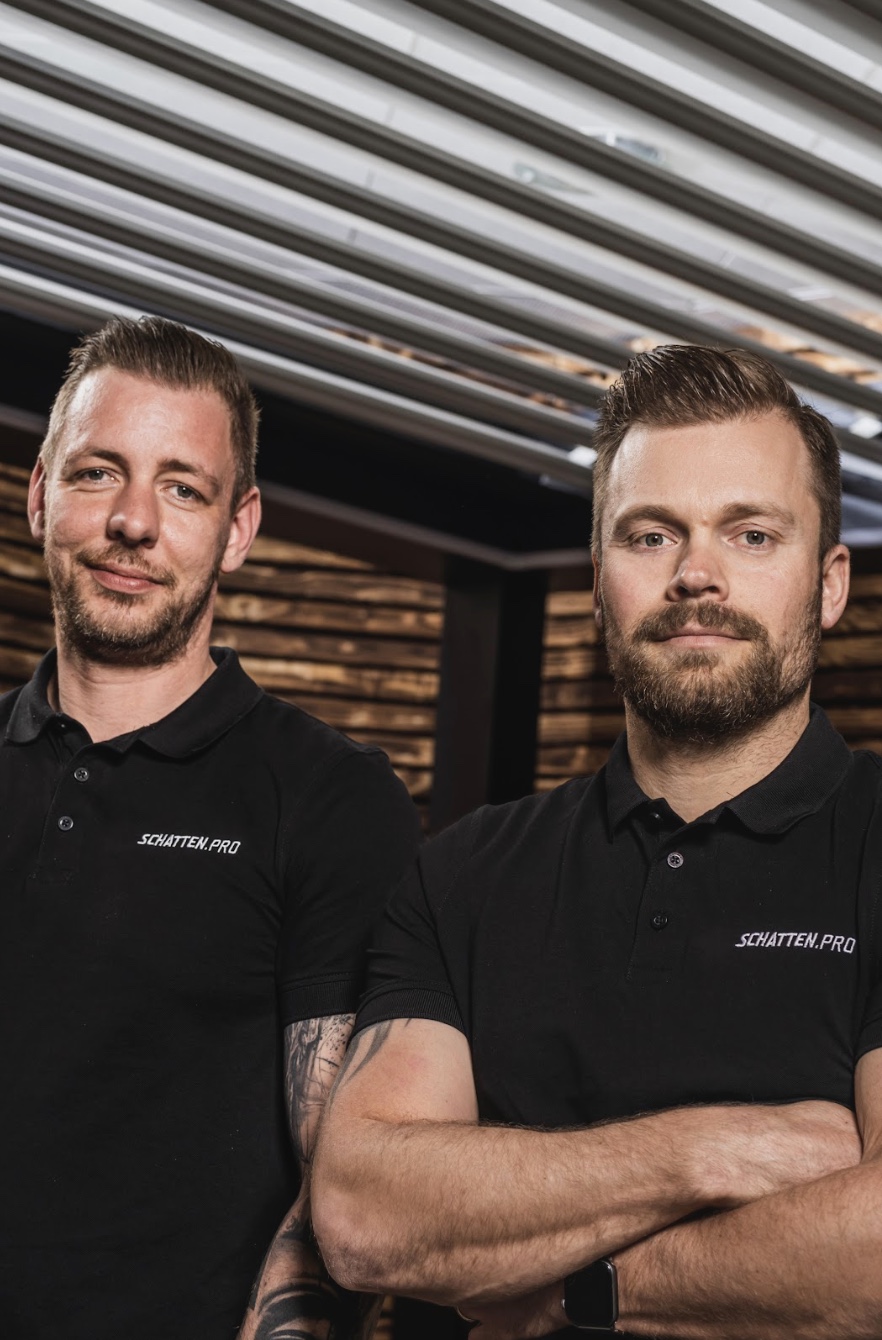 Die beiden Geschäftsführer von SCHATTEN.PRO stehen für eine persönliche Beratung im Showroom bereit.