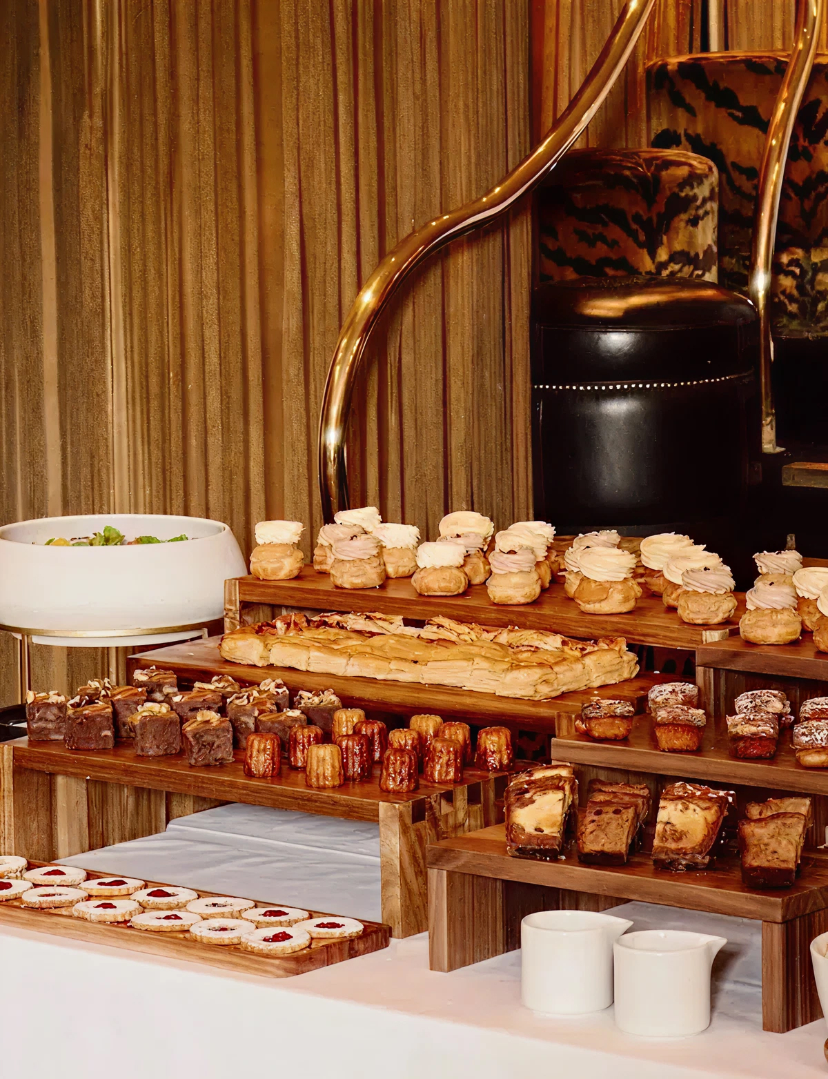 photo de notre buffet présenté lors de notre brunch chaque dimanche dans notre restaurant paris 8.