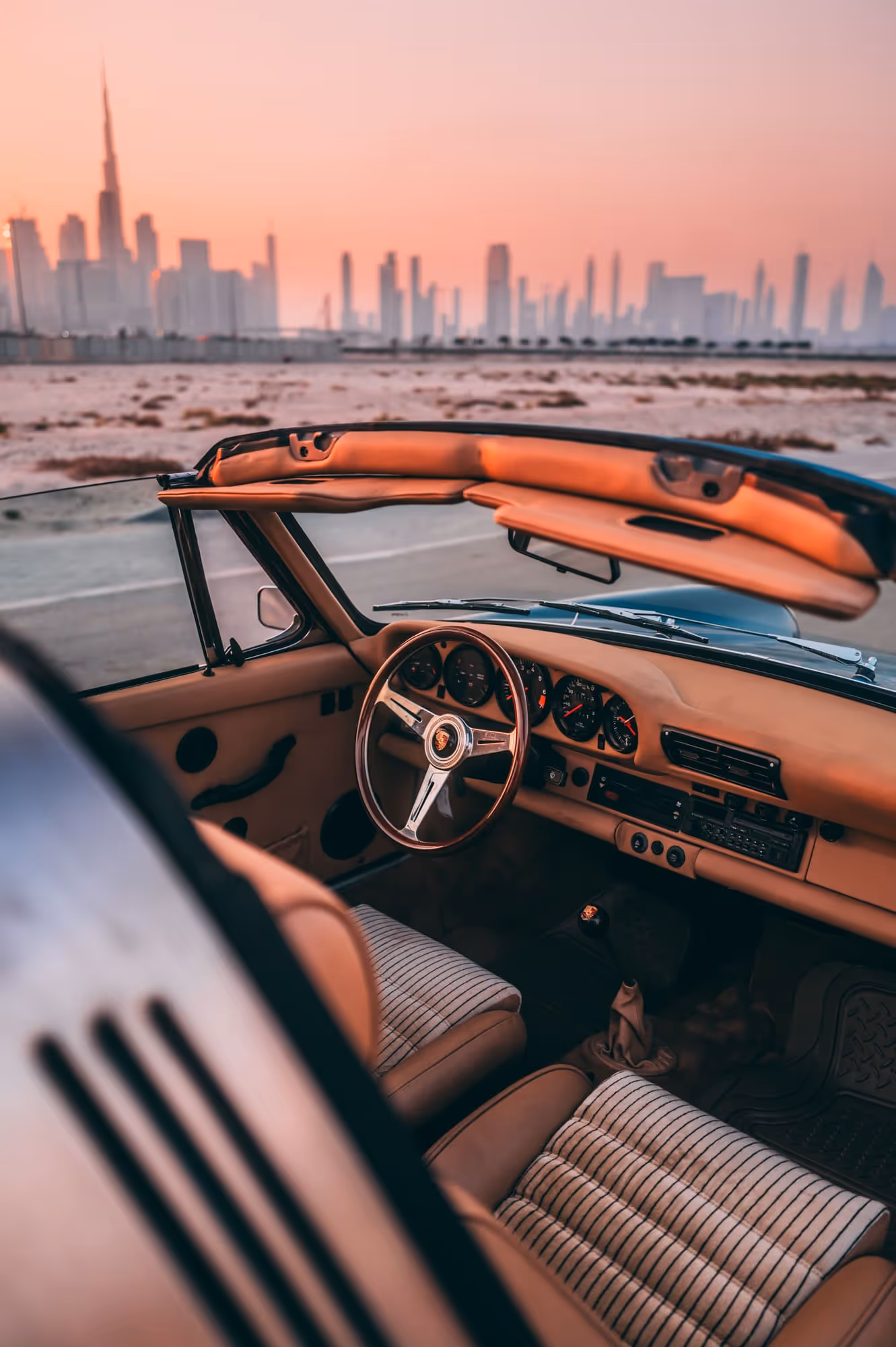 Porsche G-Model Restomod by PRINZIP R (RG) Interieur in front of Dubai Skyline