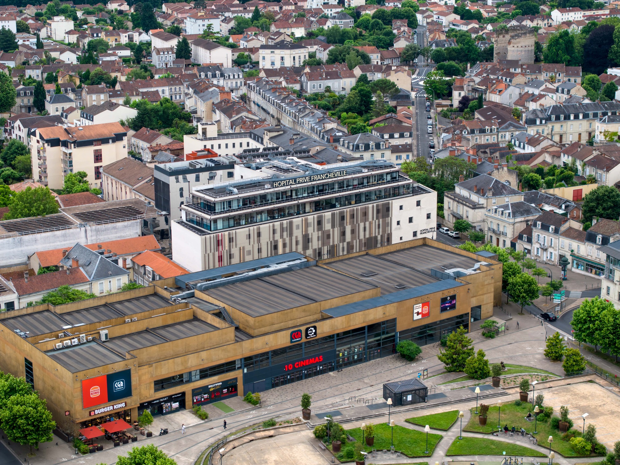 Photo aérienne de la Clinique Francheville, à Périgueux, projet mené par INTECH