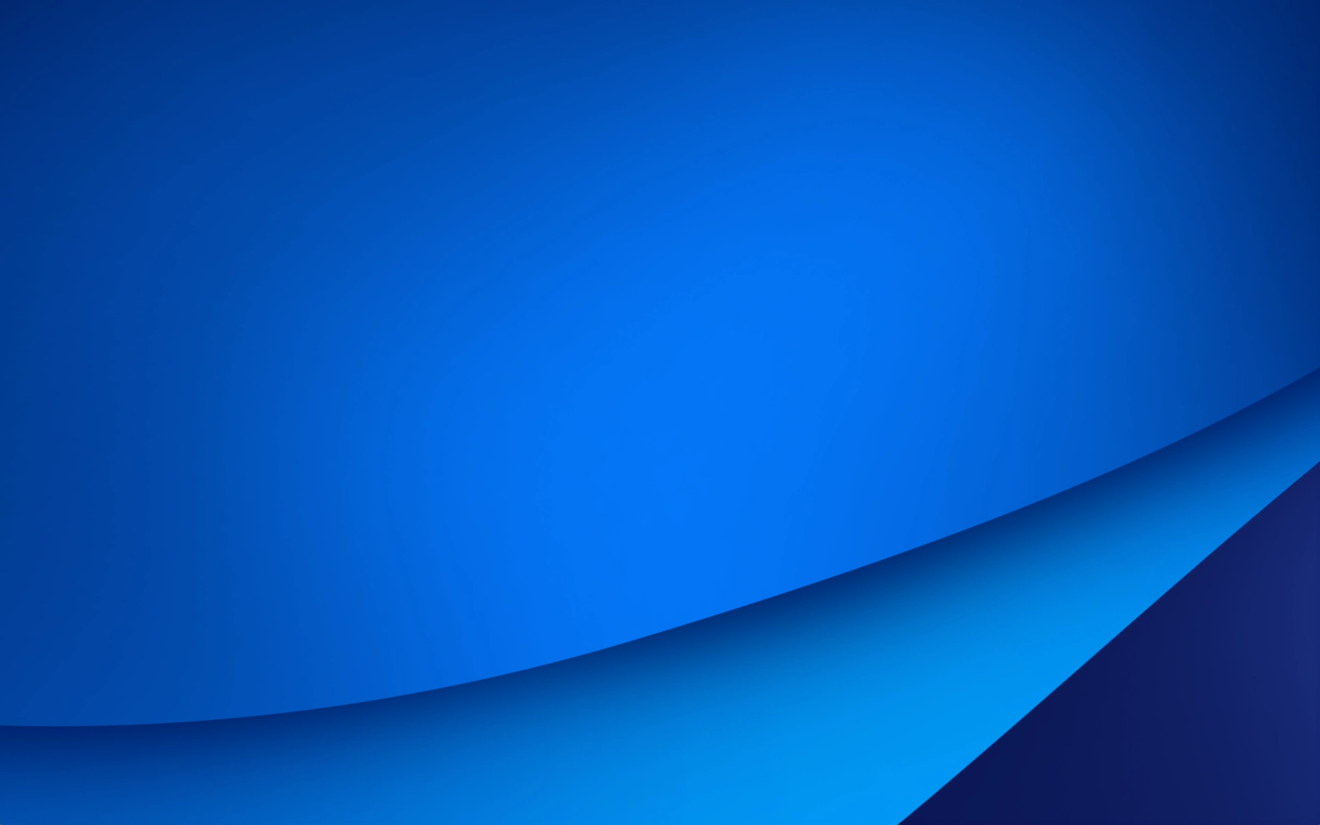 Logo Domyn ICL Visualizer con delle forme geometriche blu sullo sfondo