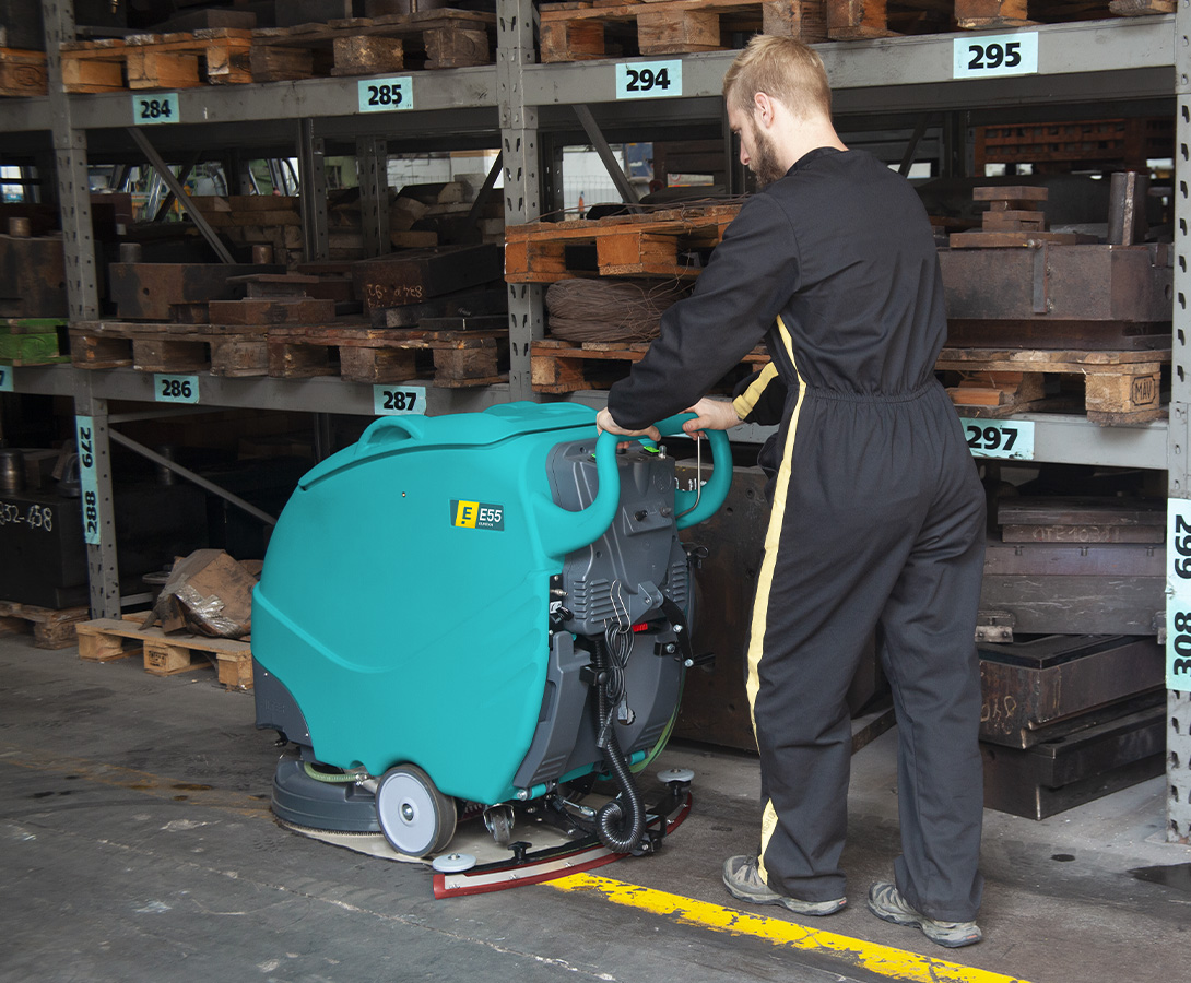 Eureka E55 vasker gulv i verksted