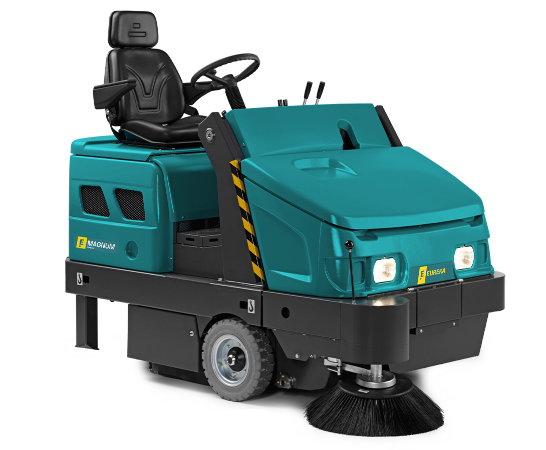 Eureka Magnum påsittende feiemaskin med hydraulisk tømming