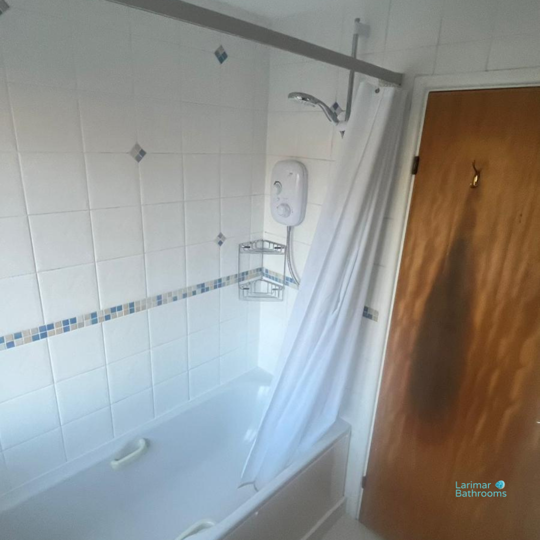 Original bathroom suite over 15 years old before full renovation