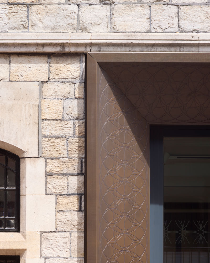 A detail of the new entrance at Maison Dieu, the metal framing around the door is engraved with a Burgess
inspired pattern.