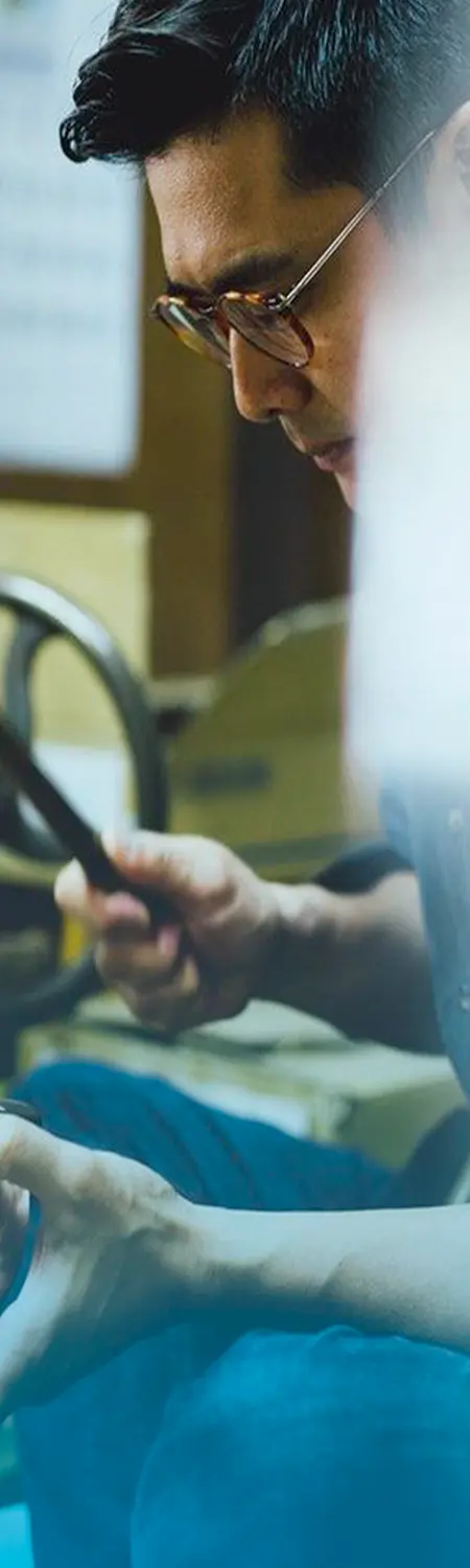 Ingeniero trabajando en el diseño de un retrete RUMU