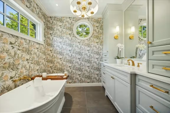 TRADITIONAL DESIGN WALL PAPER FREE STANDING TUB FEMININE VANITY GOLD HARDWARE