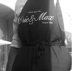 Tablier avec logo Éric & Max, marque de la diligence familiale dans les Alpes-Maritimes
