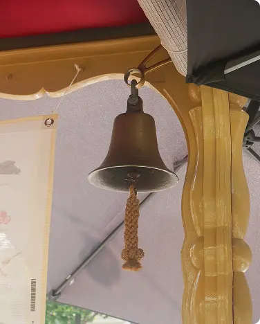 Cloche historique utilisée pour annoncer la vente de glaces dans les Alpes-Maritimes