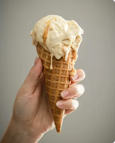 Glace artisanale dans un cornet, Alpes-Maritimes