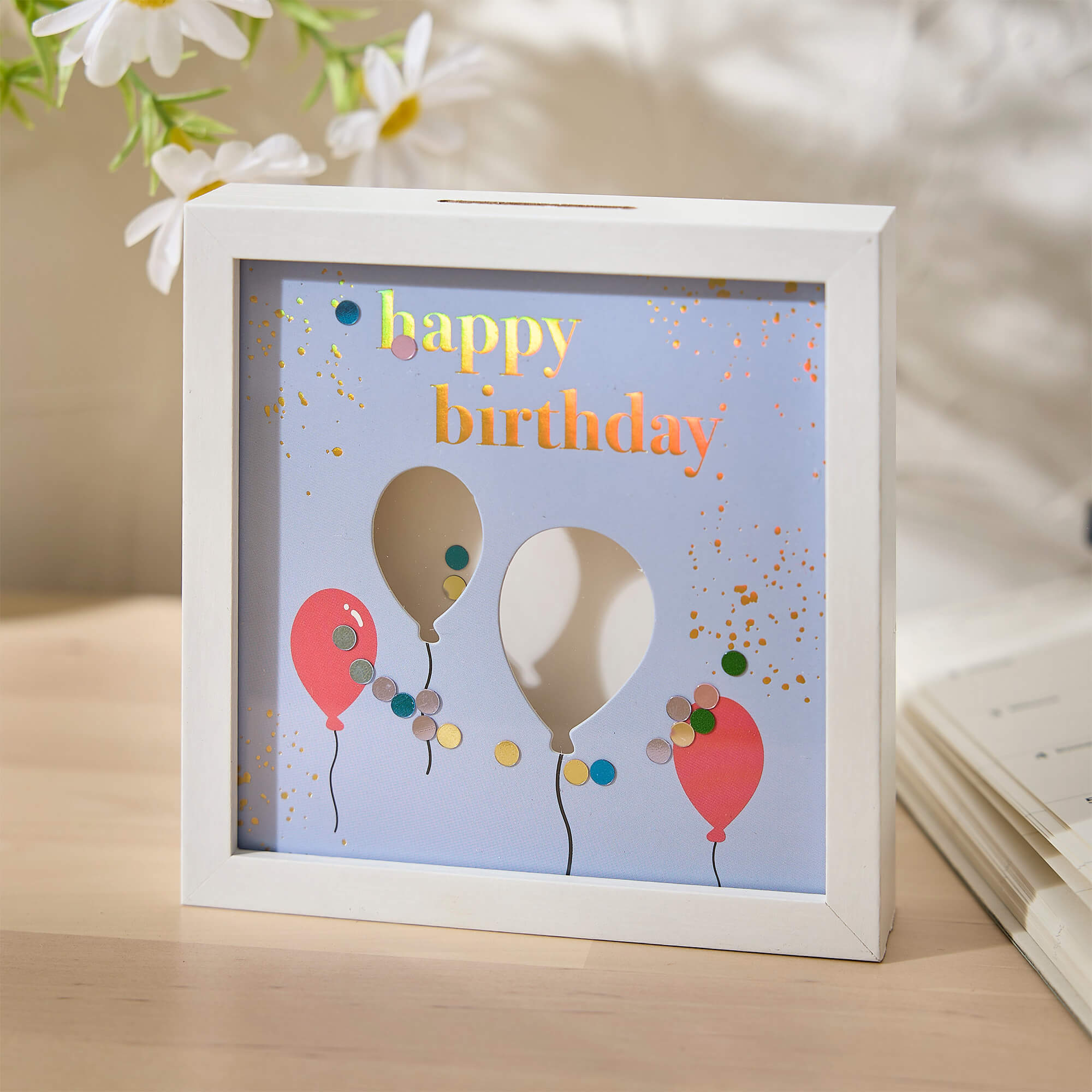 Bilderrahmen mit "Happy Birthday"-Aufschrift und Luftballonmotiv