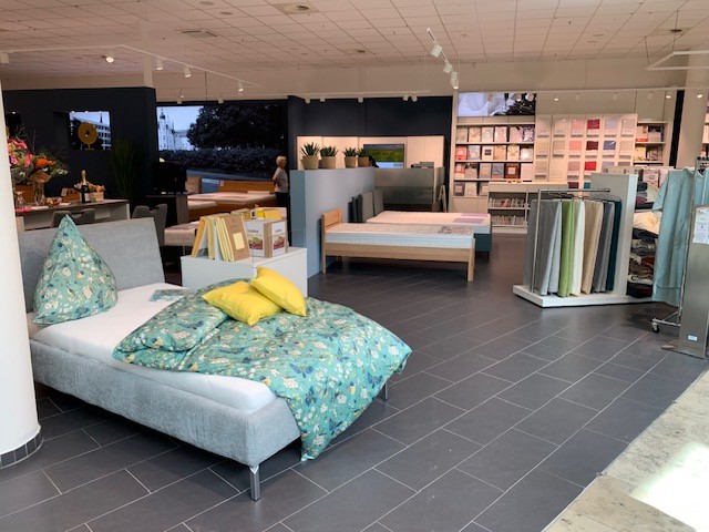 Der Eingangsbereich vom Bettenhaus Heintzen ist hell und freundlich.