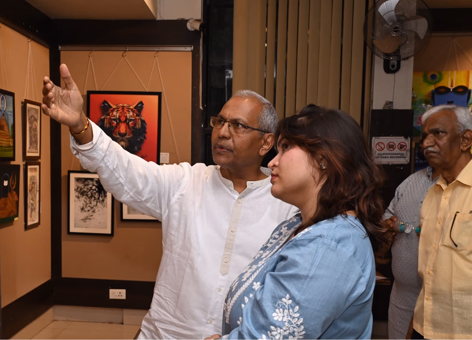 Candid moments of Aadi with Mr. Dilip Kadam, a senior artist and the chief guest at the PAF event.