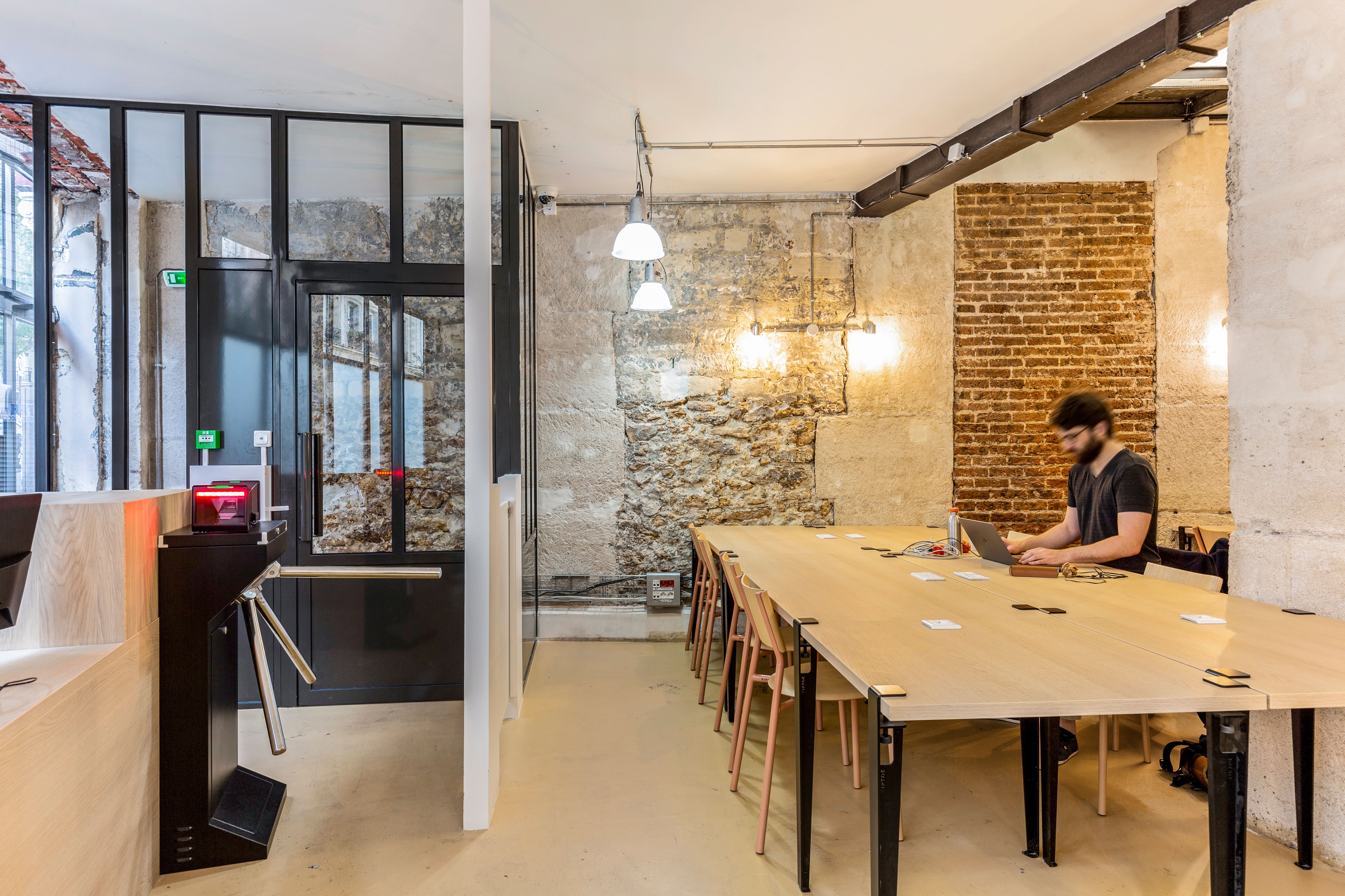 Coworking ou bureau privé à Paris : guide pour bien choisir selon vos besoins