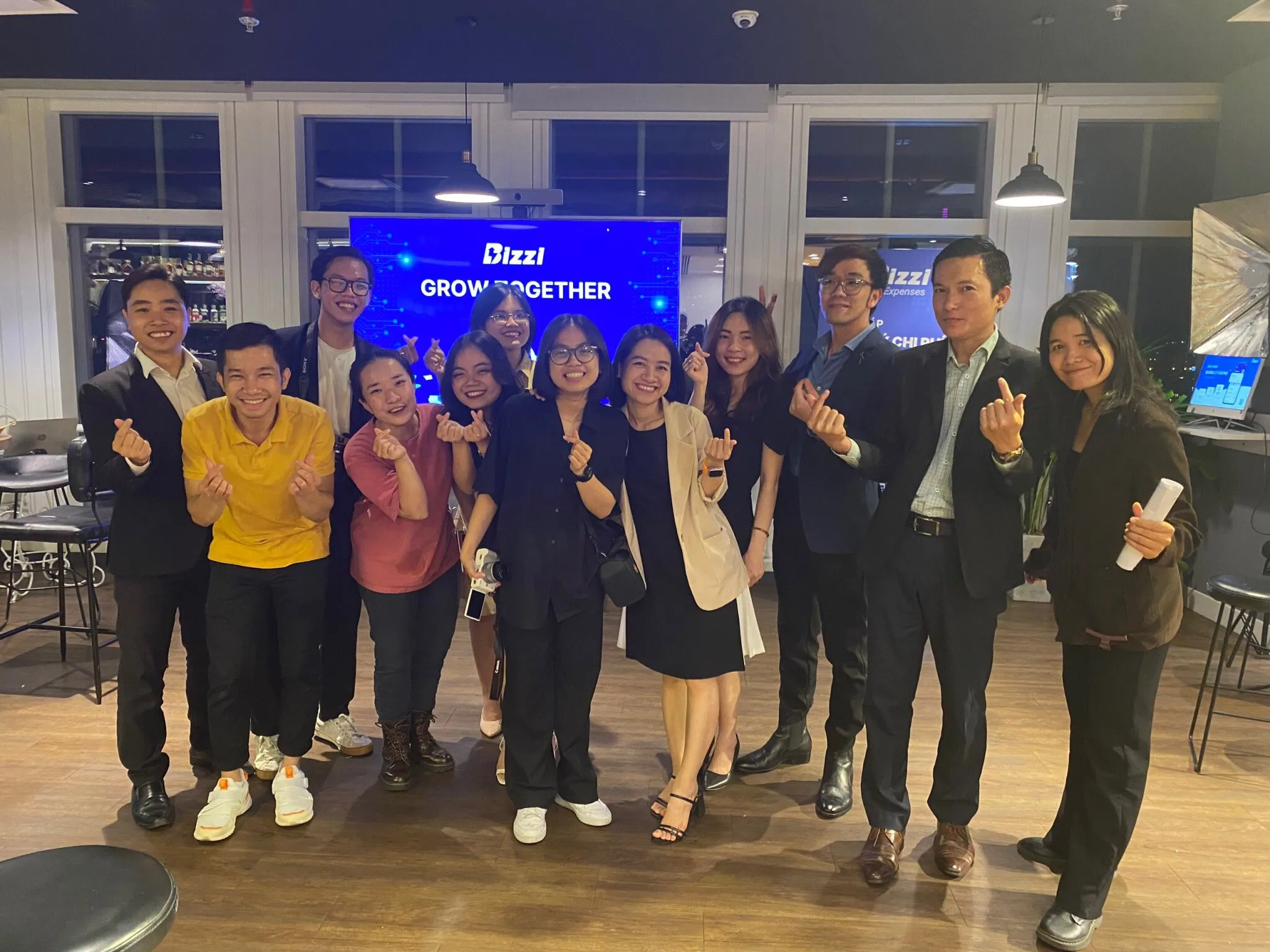 Colleagues accompanied Chi in "Grow Together" event.