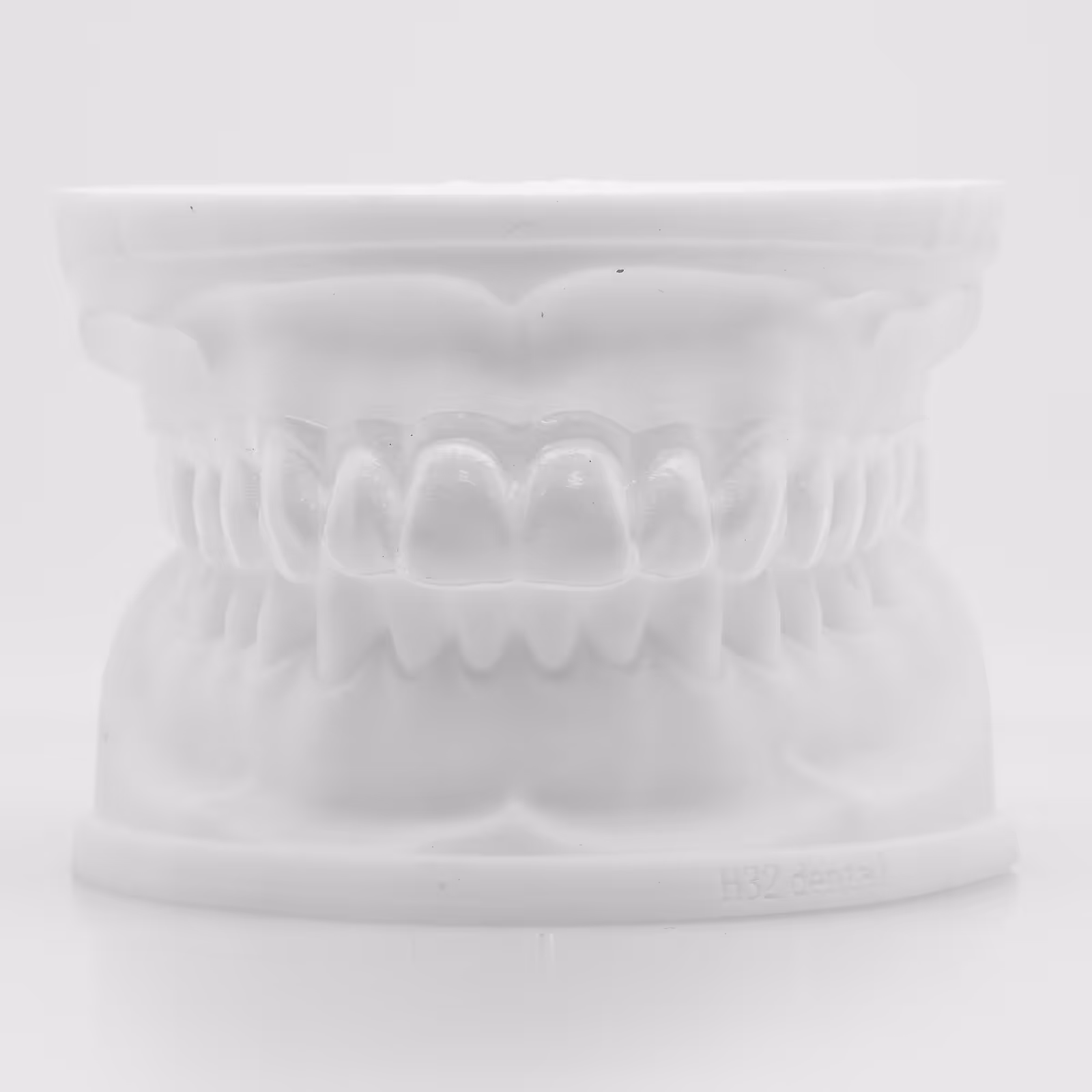 Semi-rigid dental protection tray with balanced flexibility - H32 Dental