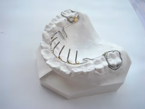 Tongue and thumb guard to prevent harmful sucking habits - H32 Dental