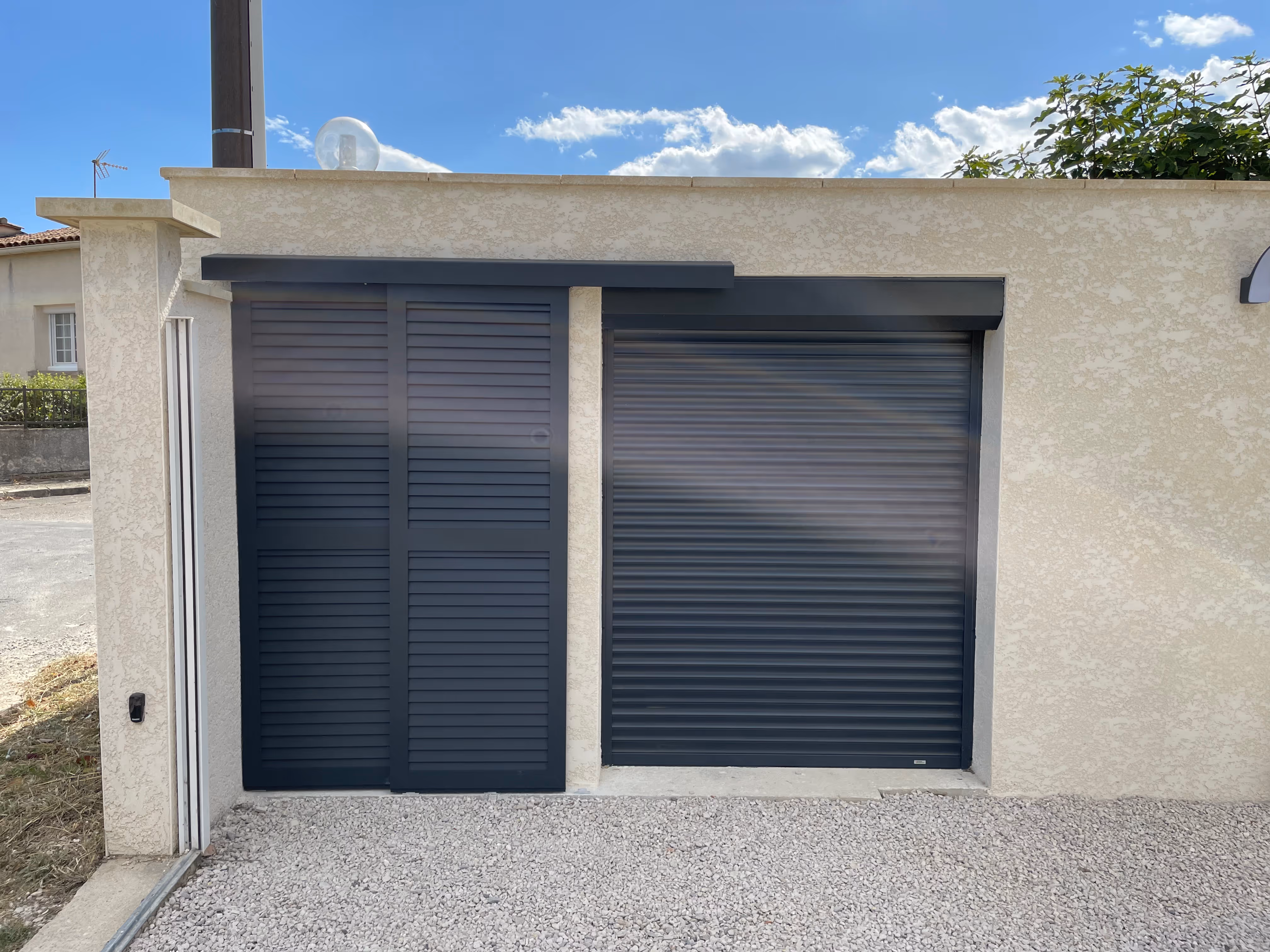 Installation et mise en fonction de volets coullissant en aluminium par Occi Bat dans le Gard, l'Hérault et le Vaucluse