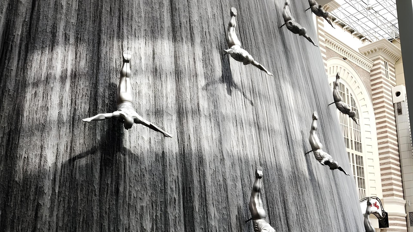 Human Waterfall & Burj Views