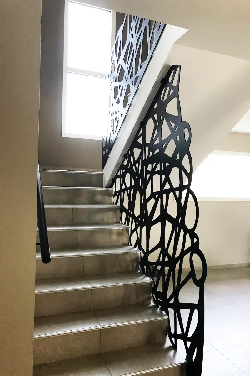 Une rambarde d'escalier originale et unique en Franche-Comté