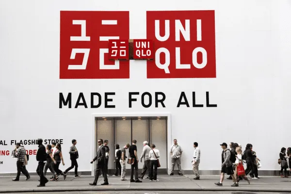Uniqlo marketing strategy involves a consistent brand voice in global markets