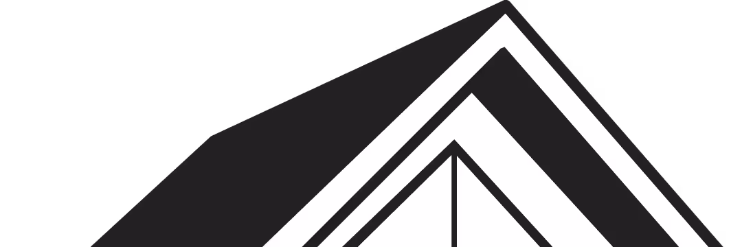 Un toit blanc à trois couches avec des lignes géométriques noires formant un motif en chevrons.