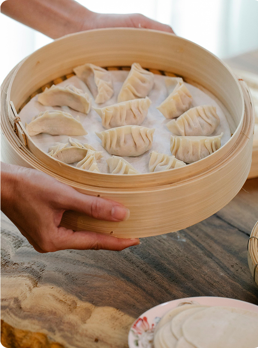 A picture of delicious, steamed dumplings.