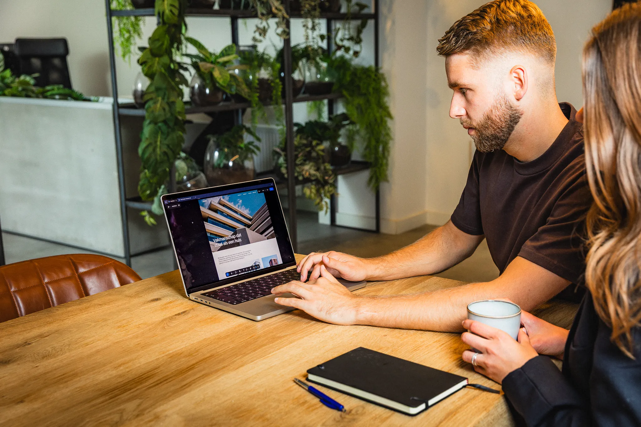 Klantensessie in Figma waarin wireframes en websiteontwerp worden besproken