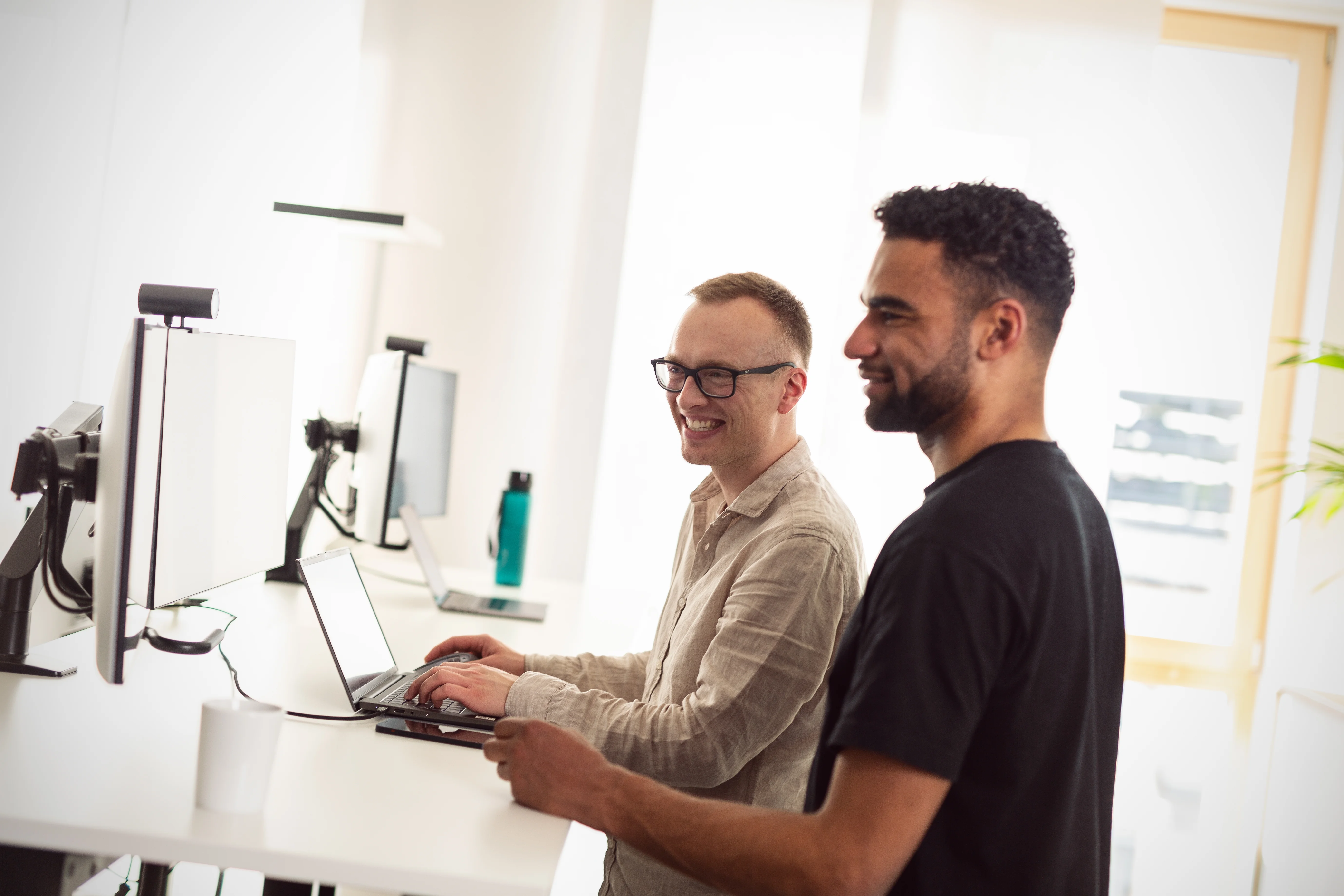 AMAI Team im Büro