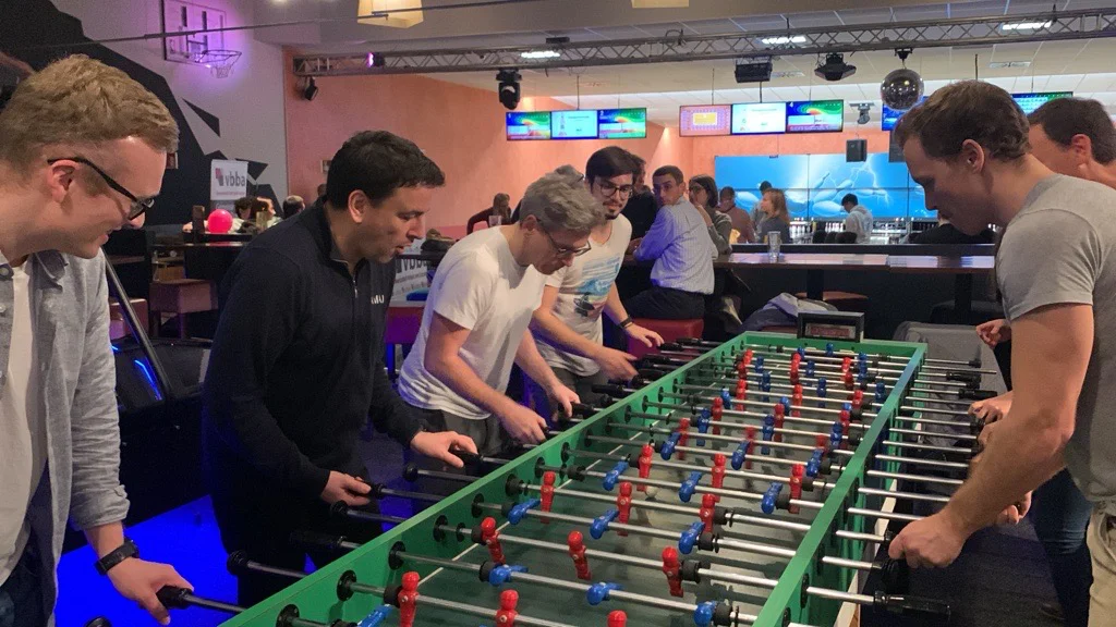 Team beim XXL-Kicker spielen