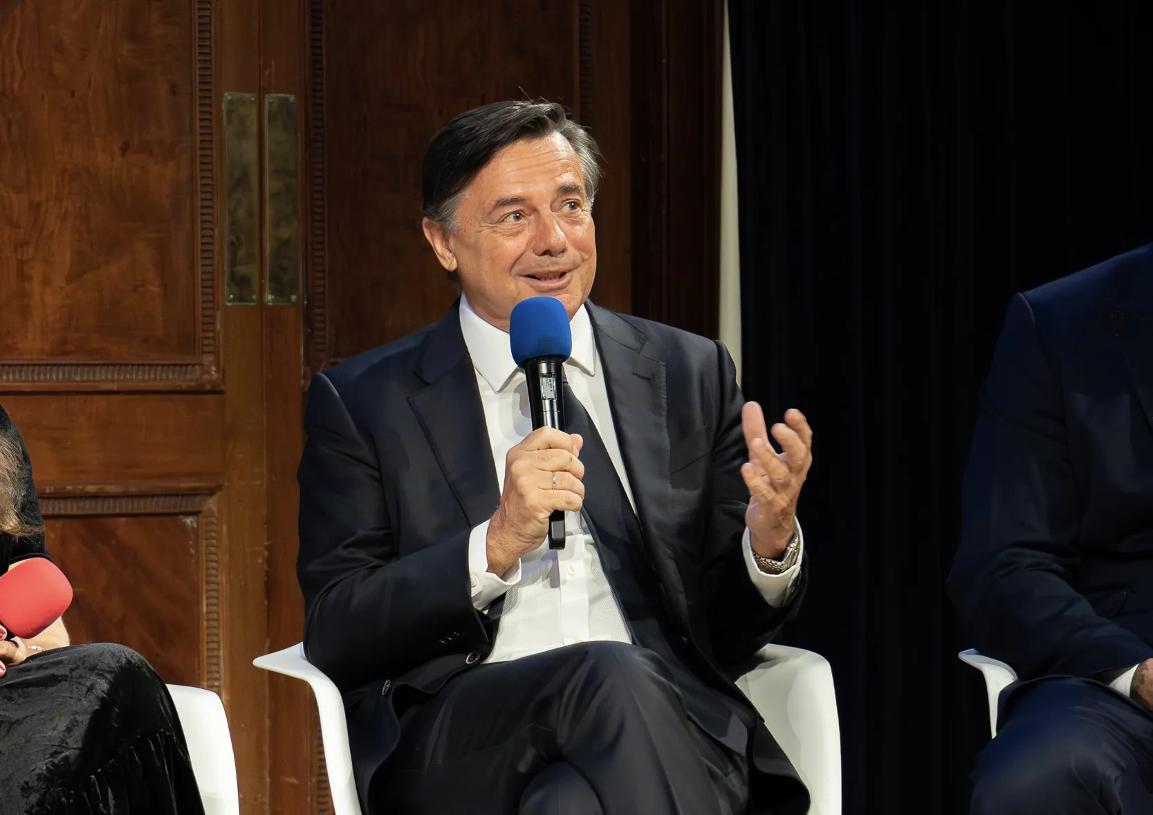 Speaker presenting on athlete health at the SDN Milan 2026 summit