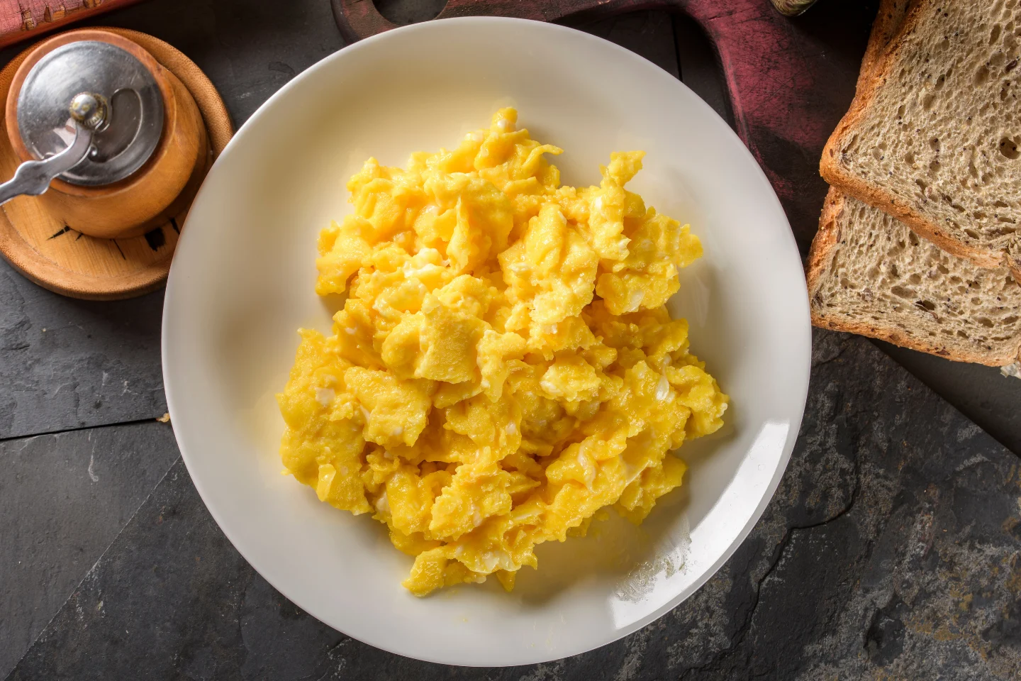 scrambled eggs on plate