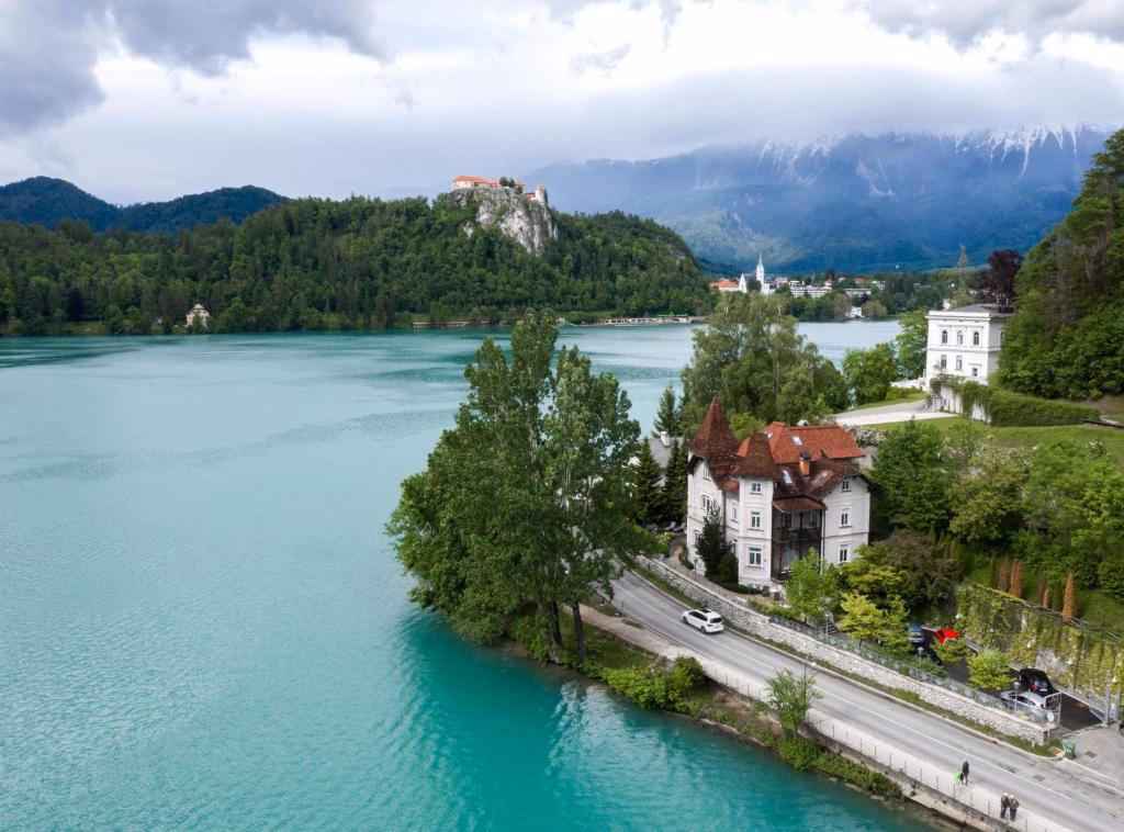 Lakefront Stays (Adora Luxury Hotel)