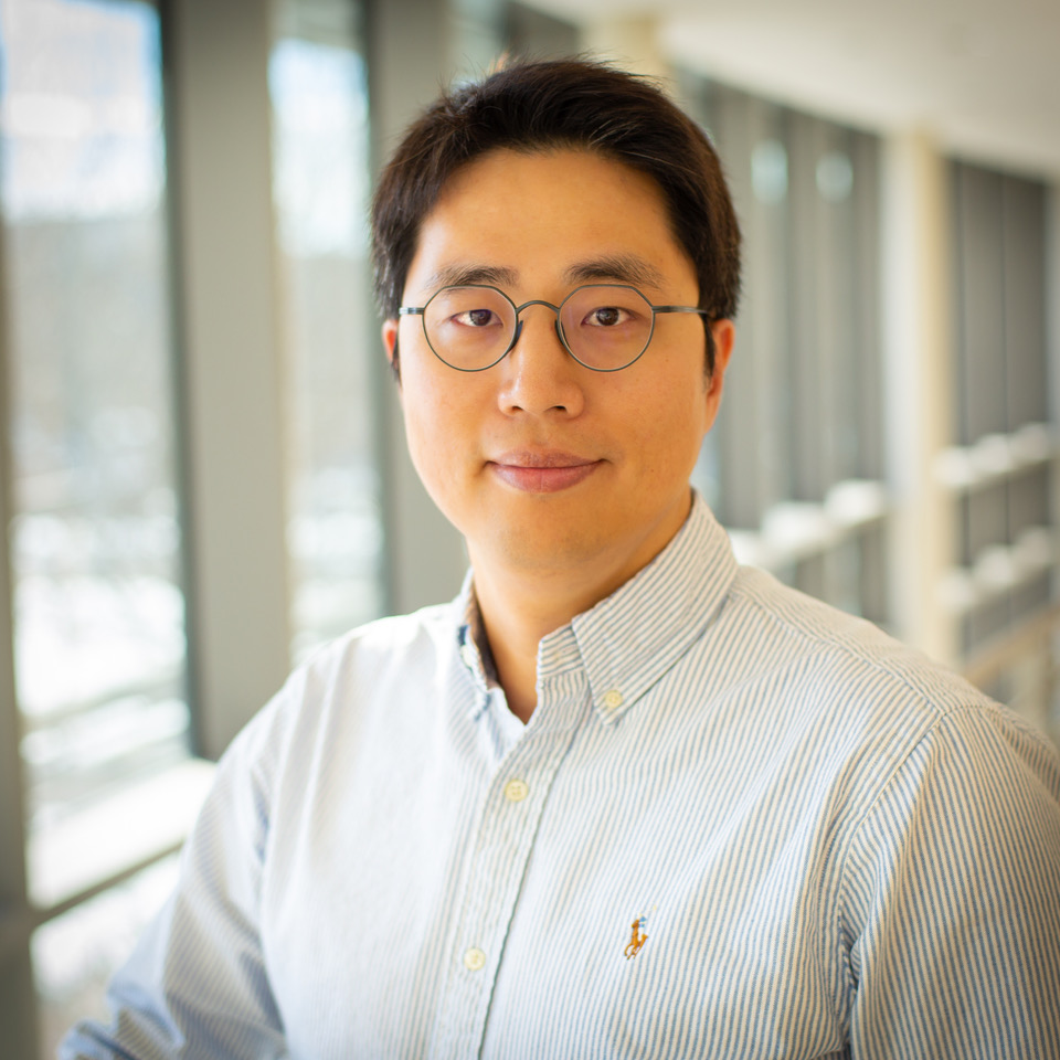 Profile Image of Dong Whi Yoo