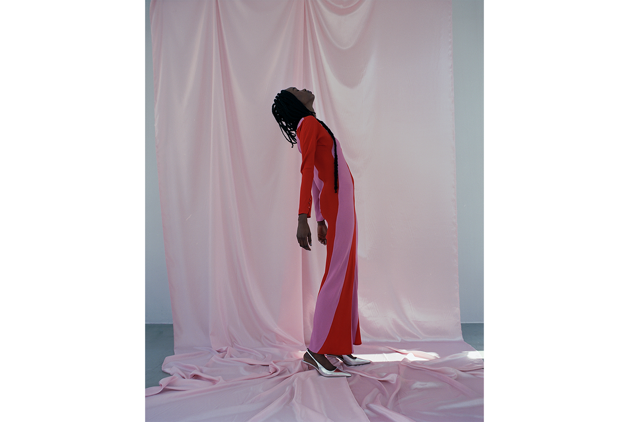 Fashion editorial with unique styling by Bianca Fleisch plus focus on the styling pink excotic looks moody lights but awake