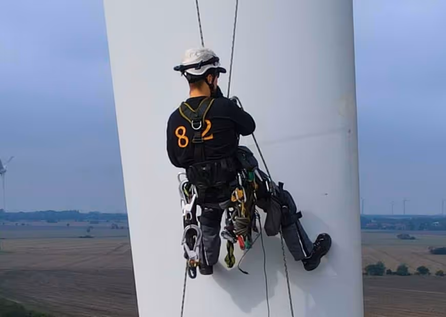 8.2 employees working on wind tower