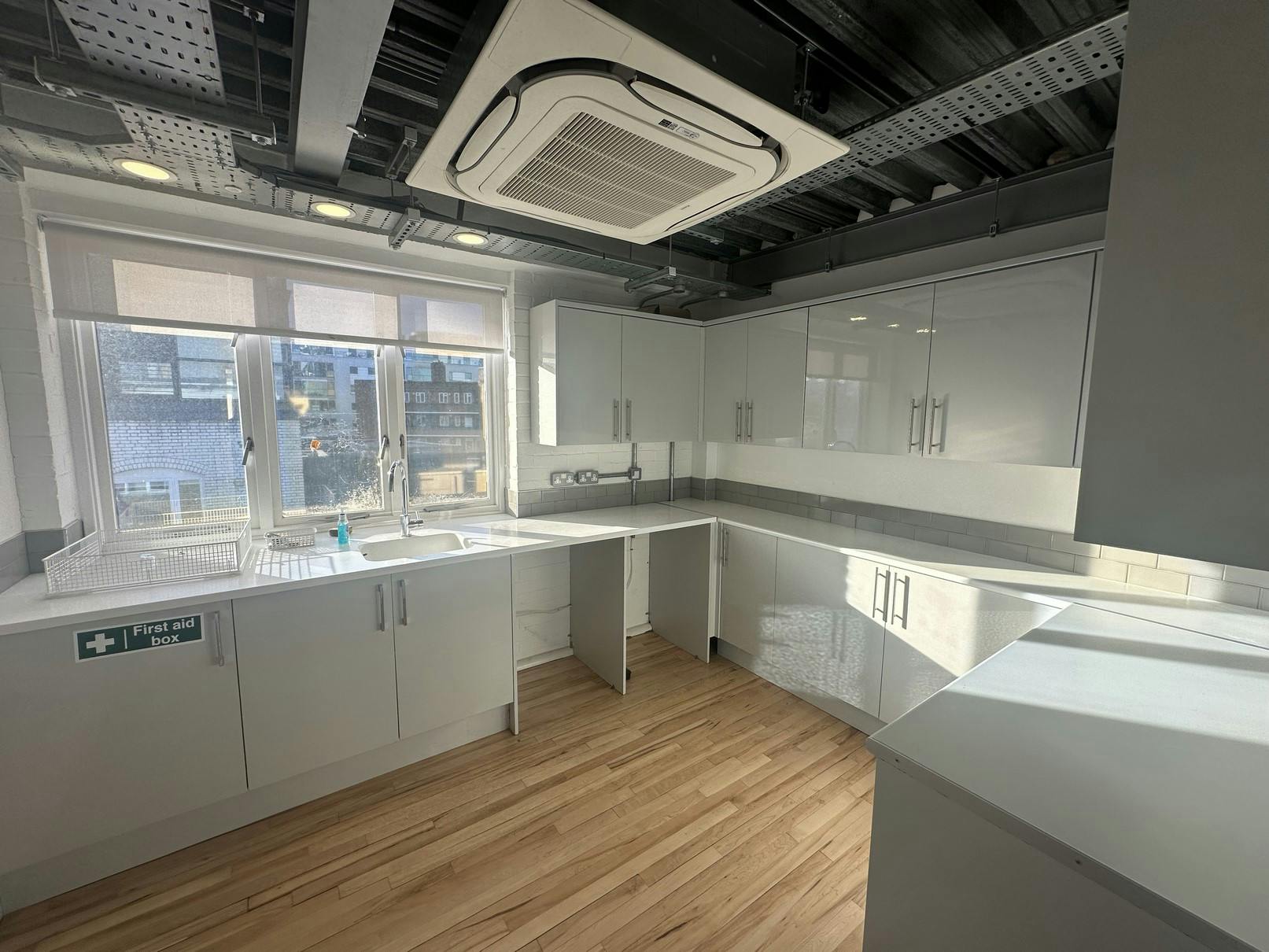 196379-Kitchen Copy.jpg
