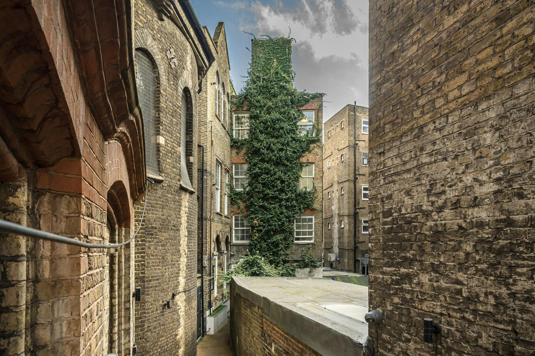 271348-60A Weston Street Entrance 2.jpg